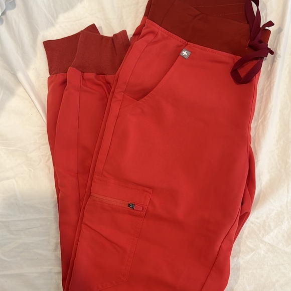 Figs coral scrubs - Picture 3 of 3